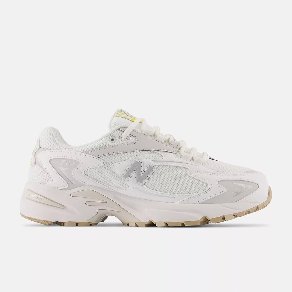 New Balance Women's 725v1 Sneaker